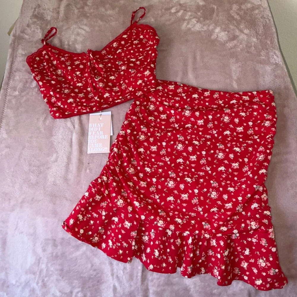 Tiger Mist Red Floral Antares Top and Bells Skirt Two Piece Set Small NWT